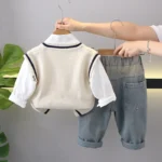 Ensemble garçon style britannique – chemise blanche + pull sans manches blanc cassé + jean clair – Image 2