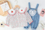 Ensemble bébé “Cerise & Denim” – Élégance fruitée – Image 2